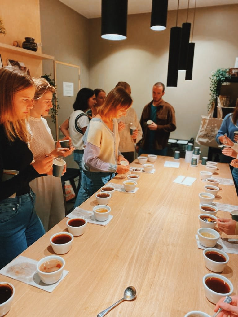 Het opleiden van barista's is belangrijk als je nieuwe koffiebars wilt openen, maar wat is OR SCHOOL?