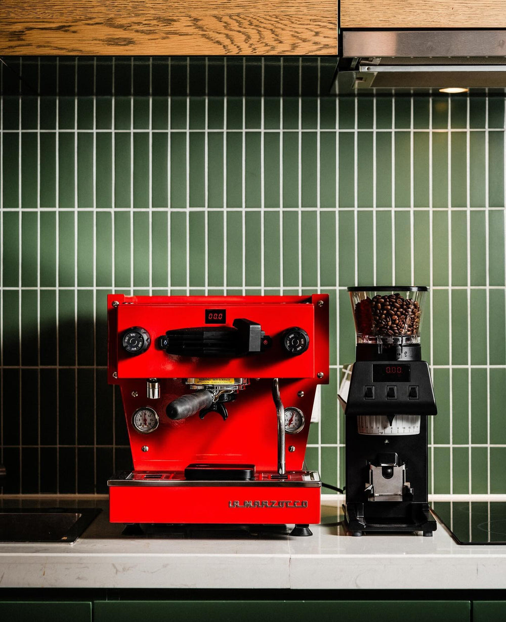 La Marzocco Linea mini R - Cool Touch - Red - Ambiance